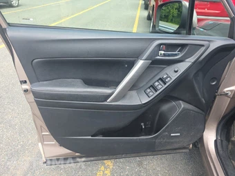 2015 Subaru Forester 2.5i Touring - miniatura 9