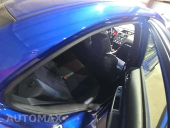2015 Subaru WRX STi Launch Edition – miniatura 16