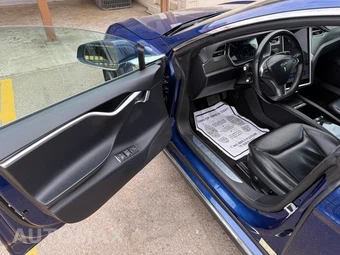 2015 Tesla Model S – miniatura 9