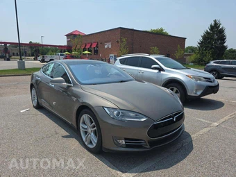 2015 Tesla Model S 70 – miniatura 4