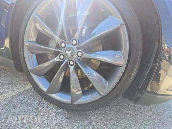 2015 Tesla Model S 70D – miniatura 27