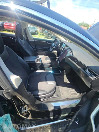 2015 Tesla Model S 70D – miniatura 18