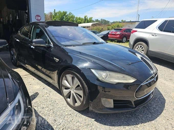 2015 Tesla Model S 70D – miniatura 2