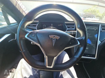 2015 Tesla Model S 70D – miniatura 10