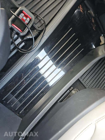 2015 Tesla Model S 85D – miniatura 8