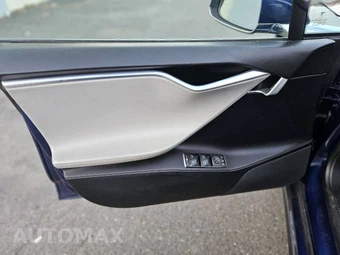 2015 Tesla Model S 90D – miniatura 17