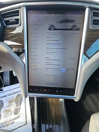 2015 Tesla Model S P85D – miniatura 11