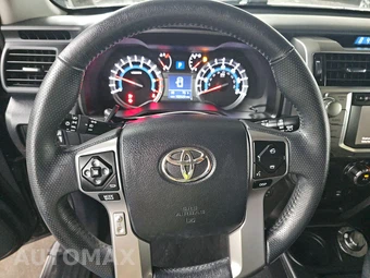 2015 Toyota 4Runner SR5 – miniatura 10