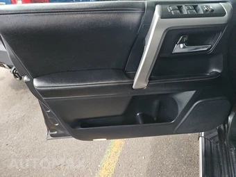 2015 Toyota 4Runner SR5 – miniatura 9