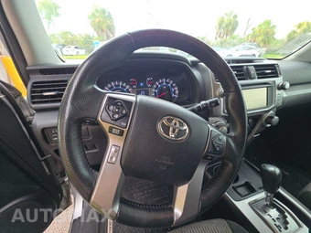 2015 Toyota 4Runner SR5 - miniatura 10