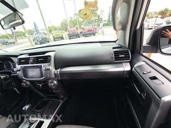 2015 Toyota 4Runner SR5 – miniatura 19