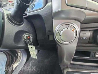 2015 Toyota 4Runner SR5 – miniatura 8