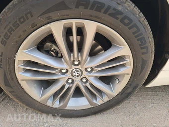 2015 Toyota Camry Hybrid SE - miniatura 21