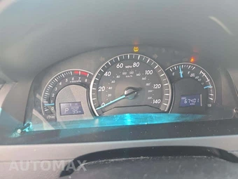 2015 Toyota Camry LE - miniatura 9