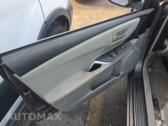 2015 Toyota Camry LE - miniatura 9