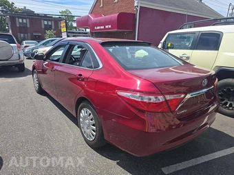 2015 Toyota Camry LE – miniatura 2