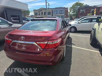 2015 Toyota Camry LE – miniatura 3