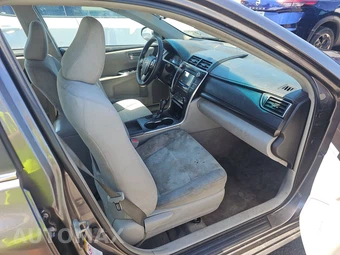 2015 Toyota Camry LE - miniatura 8
