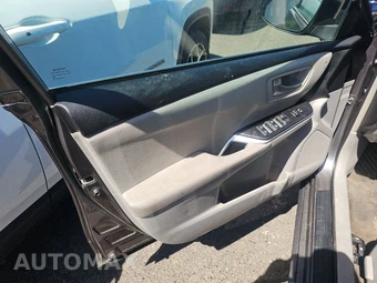 2015 Toyota Camry LE - miniatura 9
