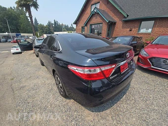 2015 Toyota Camry LE - miniatura 2