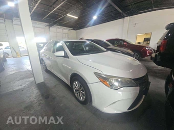 2015 Toyota Camry LE - miniatura 2