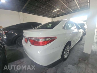 2015 Toyota Camry LE - miniatura 3