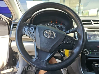 2015 Toyota Camry LE – miniatura 10
