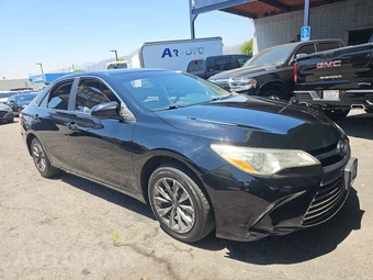 2015 Toyota Camry LE – miniatura 3