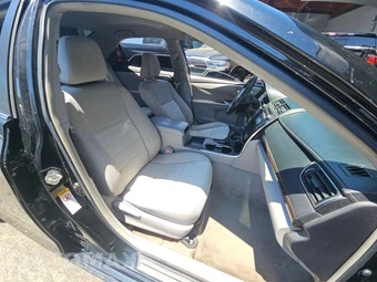 2015 Toyota Camry LE – miniatura 8