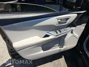 2015 Toyota Camry LE – miniatura 9