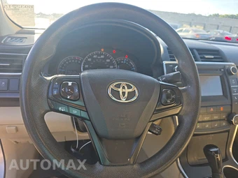 2015 Toyota Camry LE – miniatura 10