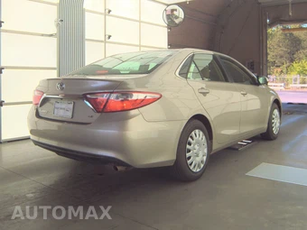 2015 Toyota Camry LE – miniatura 4