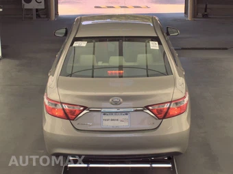 2015 Toyota Camry LE – miniatura 5