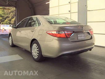 2015 Toyota Camry LE – miniatura 6