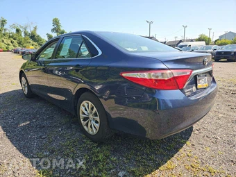 2015 Toyota Camry LE – miniatura 2