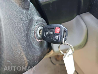 2015 Toyota Camry LE – miniatura 8