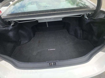 2015 Toyota Camry LE - miniatura 14