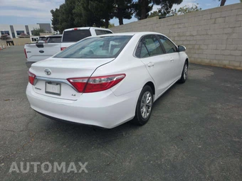 2015 Toyota Camry LE - miniatura 3