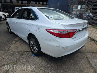 2015 Toyota Camry SE - miniatura 2