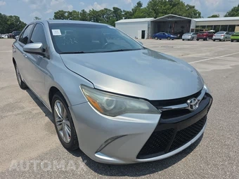 2015 Toyota Camry SE – miniatura 3