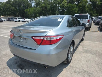 2015 Toyota Camry SE – miniatura 4