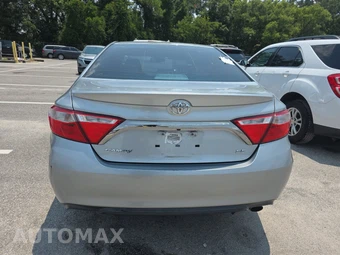 2015 Toyota Camry SE – miniatura 5