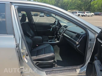 2015 Toyota Camry SE – miniatura 8