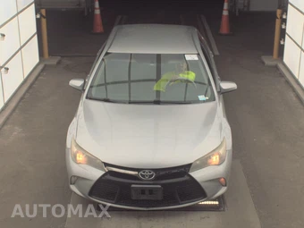 2015 Toyota Camry SE – miniatura 2