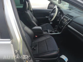 2015 Toyota Camry SE – miniatura 8