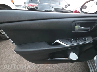 2015 Toyota Camry SE – miniatura 9