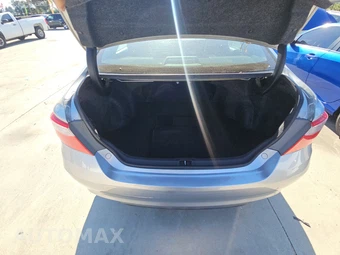 2015 Toyota Camry SE – miniatura 16