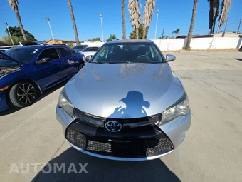 2015 Toyota Camry SE – miniatura 2