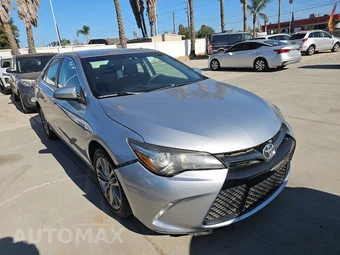 2015 Toyota Camry SE – miniatura 3