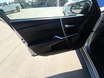 2015 Toyota Camry SE – miniatura 9